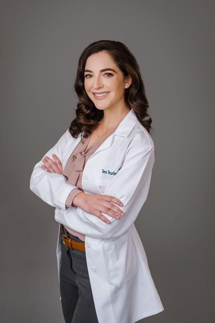 Dr. Elena Fernández